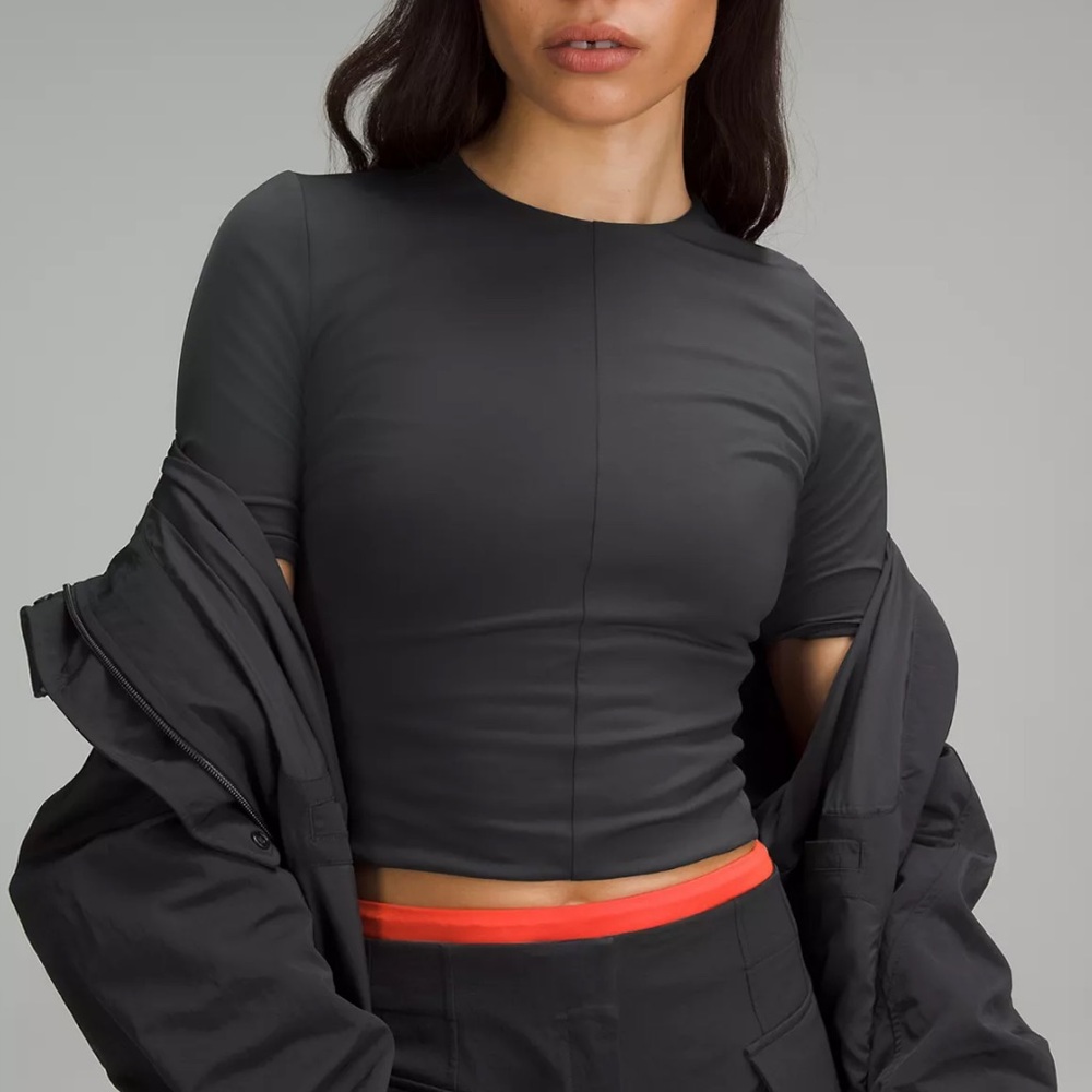 lululemon athletica Short Sleeve Cropped Tee in Charcoal with Coral Trim
